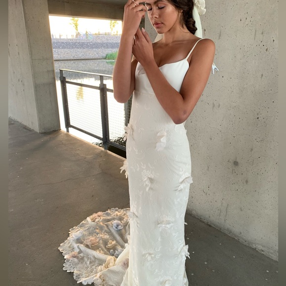 IN BLOOM bridal gown - Picture 4 of 10